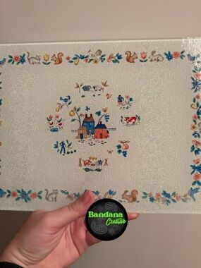 Vintage inspired heartland Int. Cutting board - counter saver